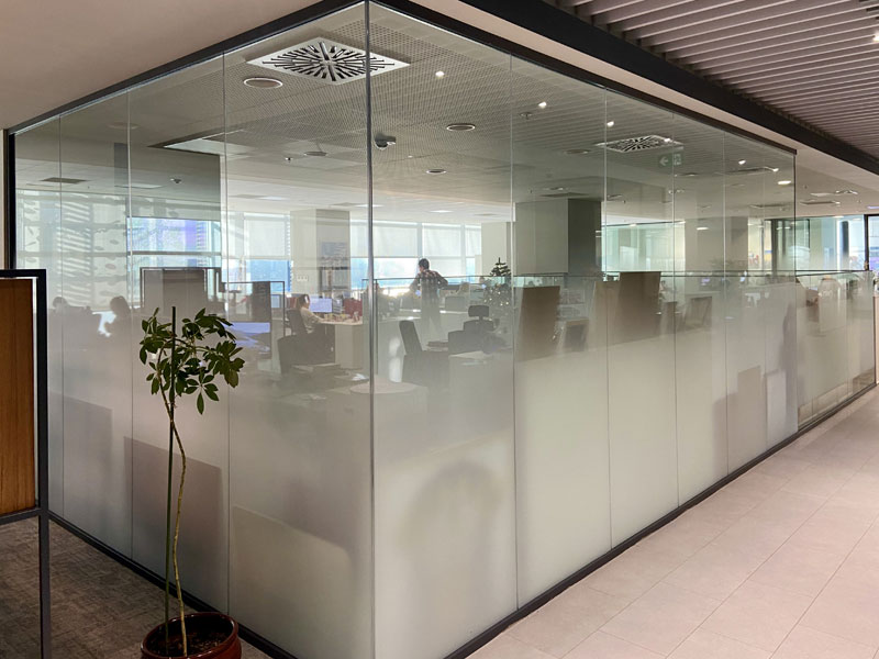 Single Glass Partition Vogline