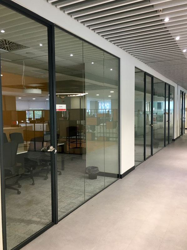 Single Glass Partition Vogline